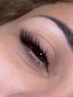 Eyelash extensions in Van Nuys