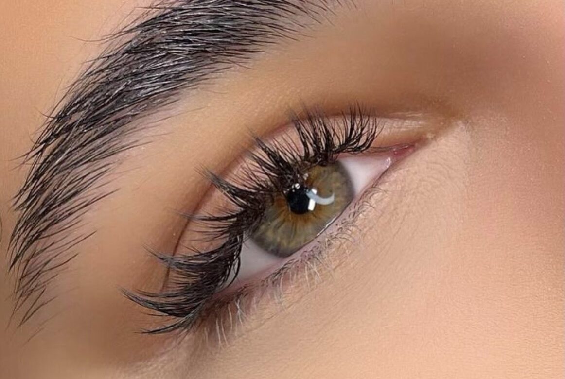 Lashmaker in Van Nuys: Elevate Your Beauty Game with Stunning Eyelash Extensions